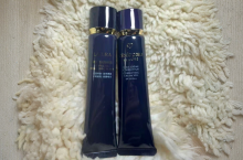 Po lewej produkt Lacura, po prawej produkt Clé de Peau Beauté.