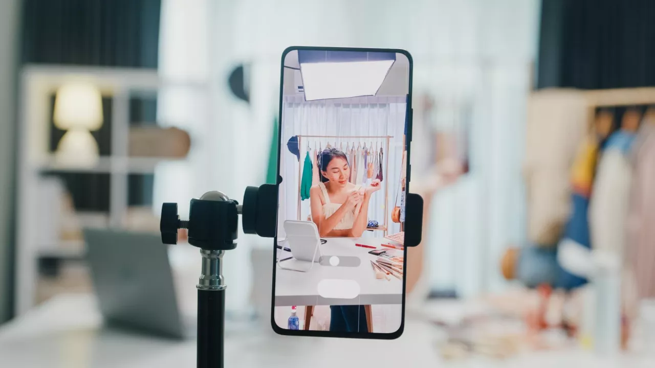 83 mln dolarów z livestreamów. Tak marki beauty sprzedają na TikTok Shop