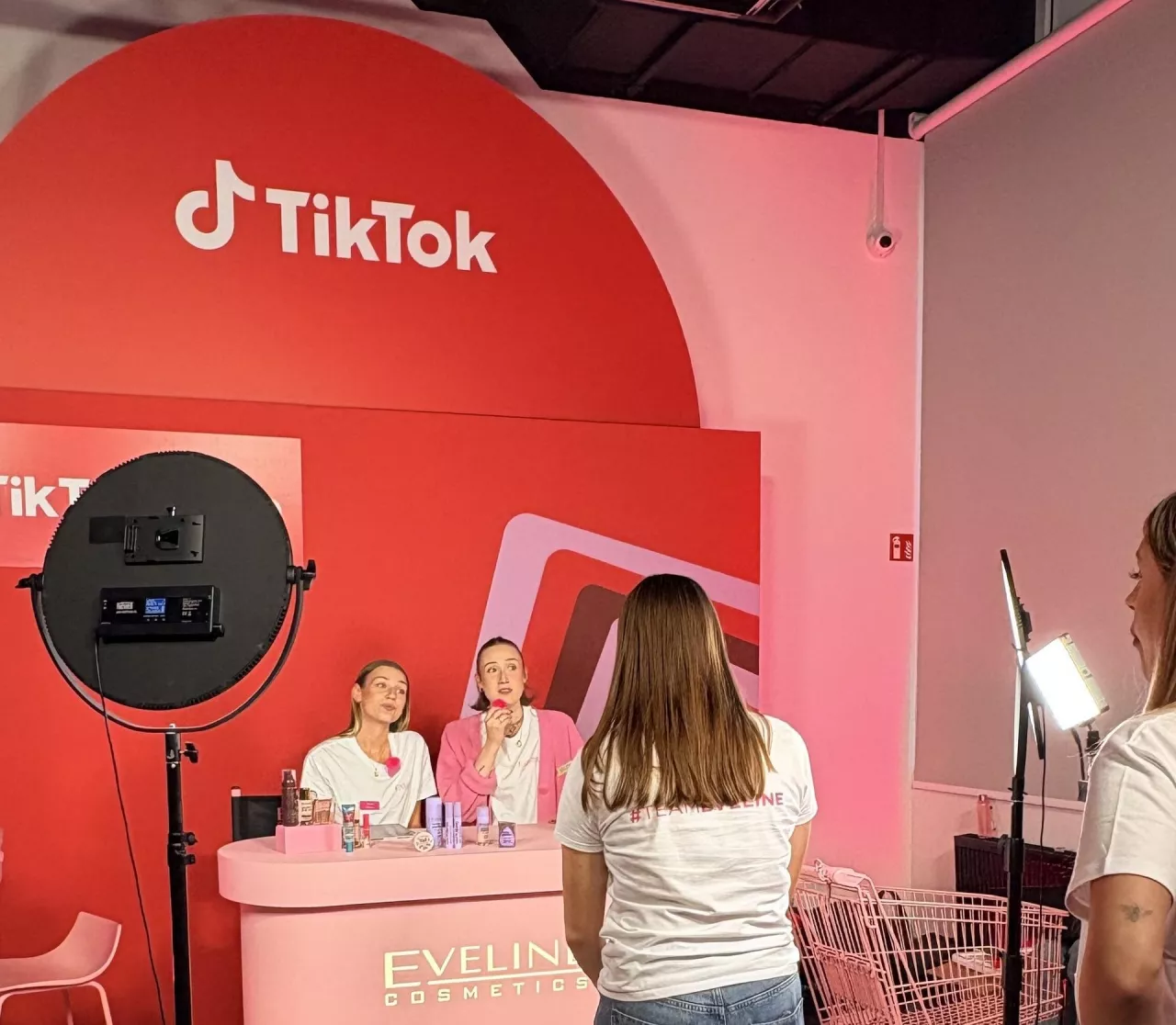 Live Eveline Cosmetics na Tik Tok Shop - konferencjaTik Tok 1.10.2026