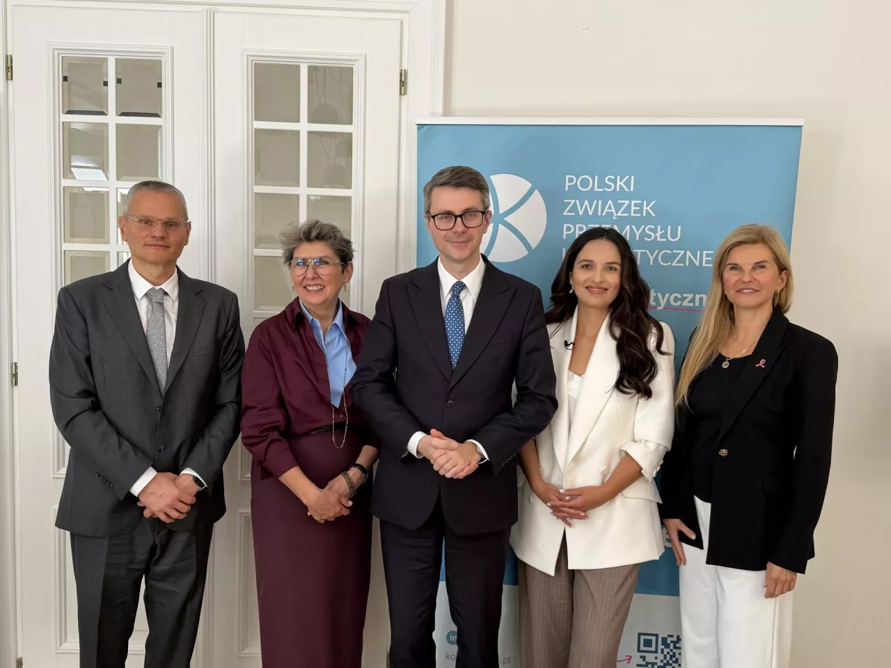 Konferencja prasowa w PZPK z udziałem posła PE Piotra Müllera. Na zdjęciu także: Blanka Chmurzyńska -Brown (L‘Oreal Polska), Bartosz Ziaja, prezes Ziaja, Joanna Zboch (Estée Lauder Poland)